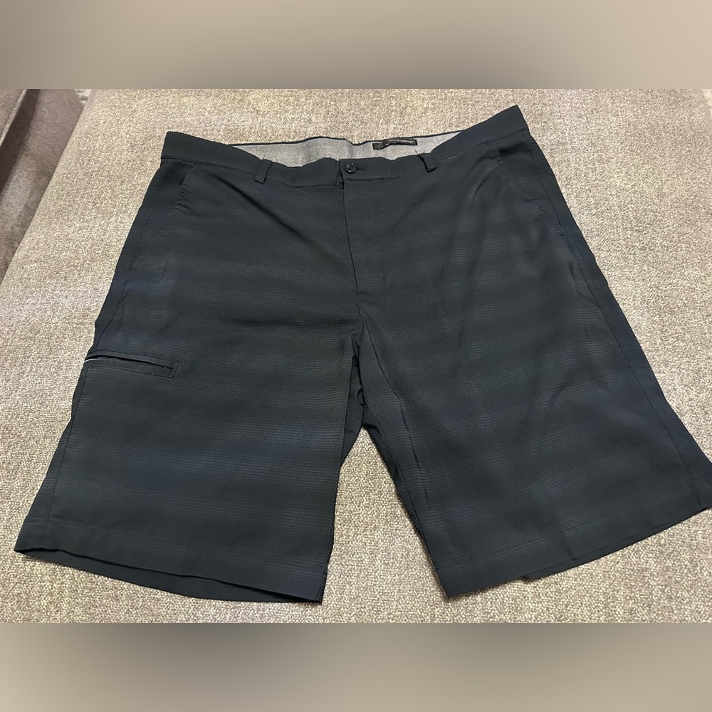 Greg Norman Golf Shorts Men’s 
Size 38 Blue